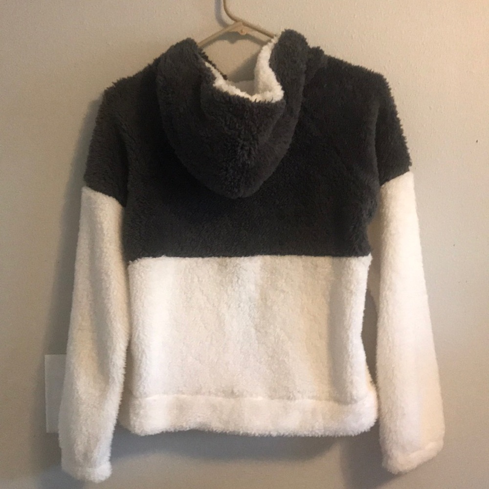 Sweater/jacket - Picture 2 of 2